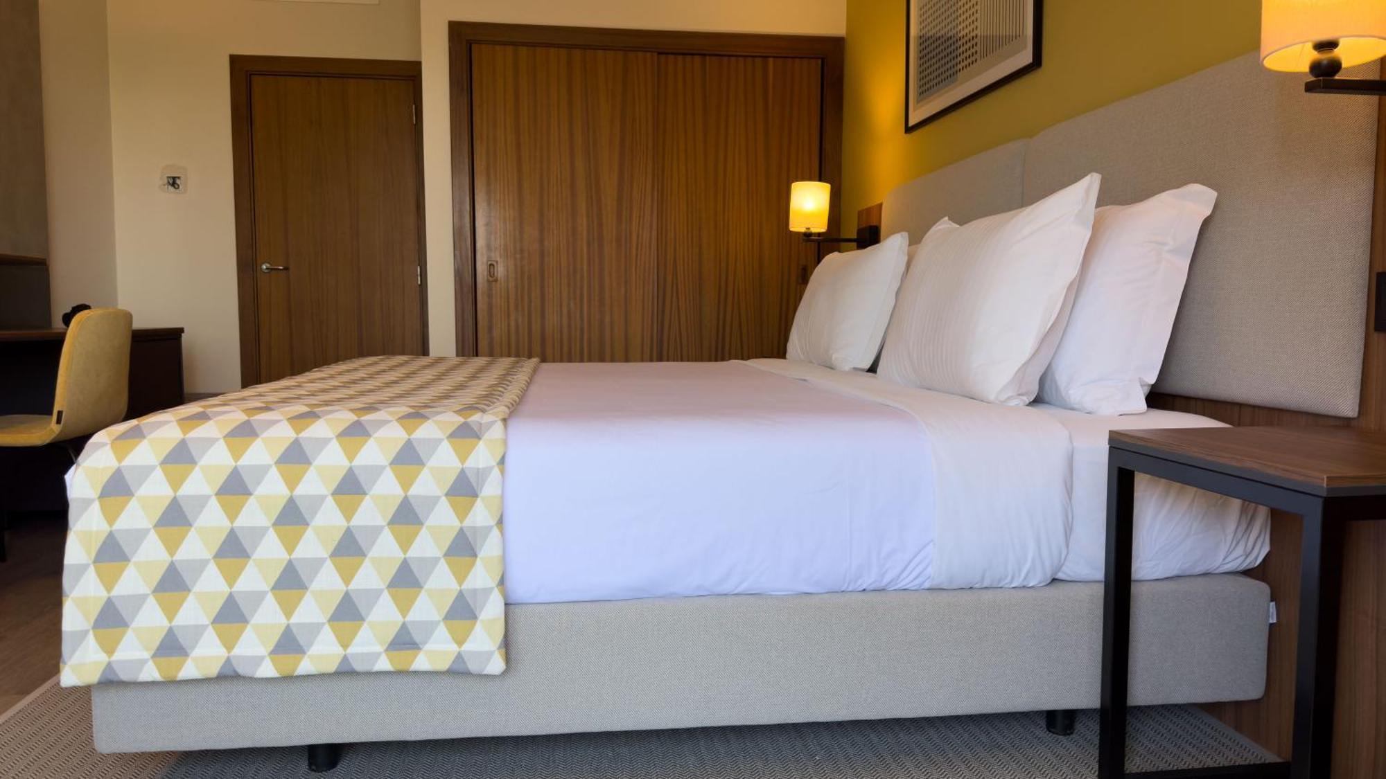 Holiday Inn Algarve Albufeira By Ihg Phòng bức ảnh